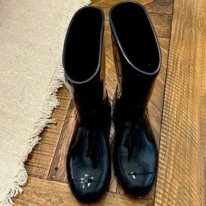 Ugg like new tall rain boots.